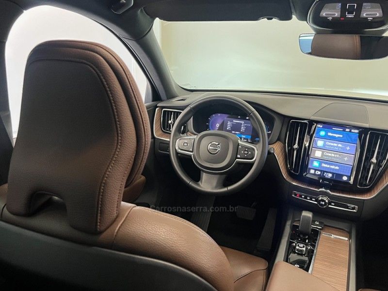 VOLVO XC60 2.0 T8 RECHARGE PLUS AWD HIBRIDO 2022/2023 ÓTIMA CAR FLORES DA CUNHA / Carros no Vale