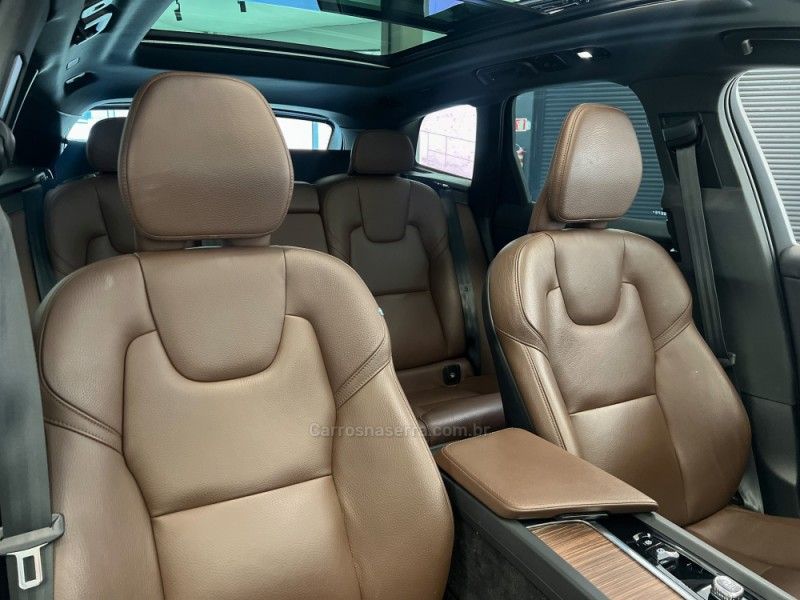 VOLVO XC60 2.0 T8 RECHARGE PLUS AWD HIBRIDO 2022/2023 ÓTIMA CAR FLORES DA CUNHA / Carros no Vale