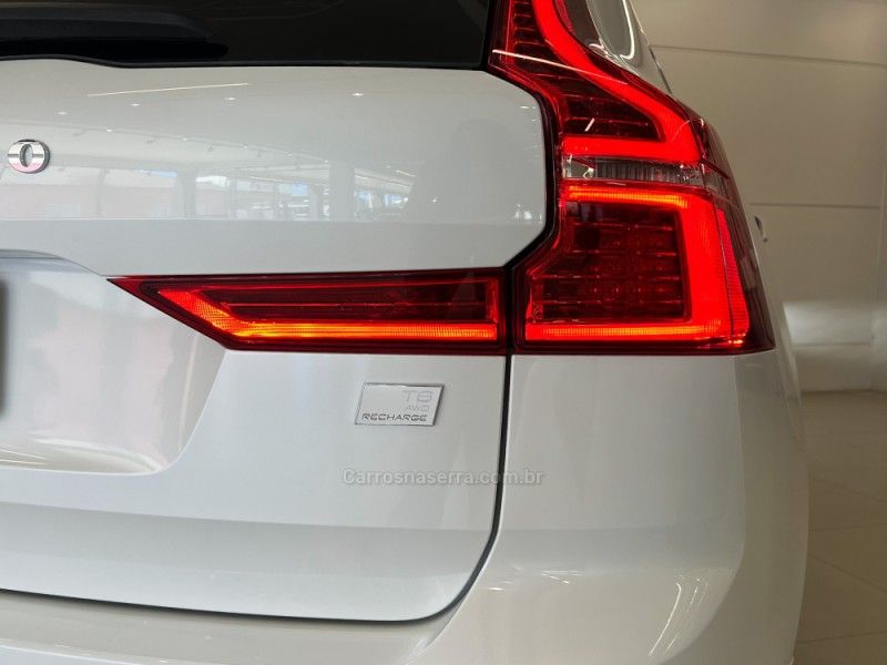 VOLVO XC60 2.0 T8 RECHARGE PLUS AWD HIBRIDO 2022/2023 ÓTIMA CAR FLORES DA CUNHA / Carros no Vale