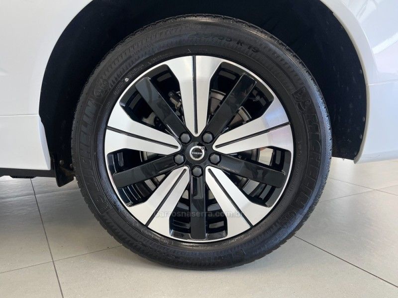 VOLVO XC60 2.0 T8 RECHARGE PLUS AWD HIBRIDO 2022/2023 ÓTIMA CAR FLORES DA CUNHA / Carros no Vale