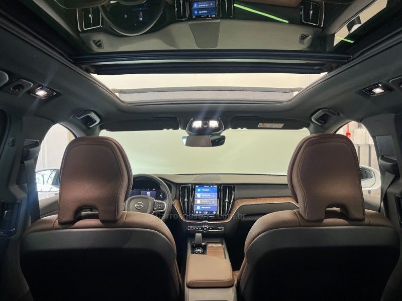 VOLVO XC60 2.0 T8 RECHARGE PLUS AWD HIBRIDO 2022/2023 ÓTIMA CAR FLORES DA CUNHA / Carros no Vale