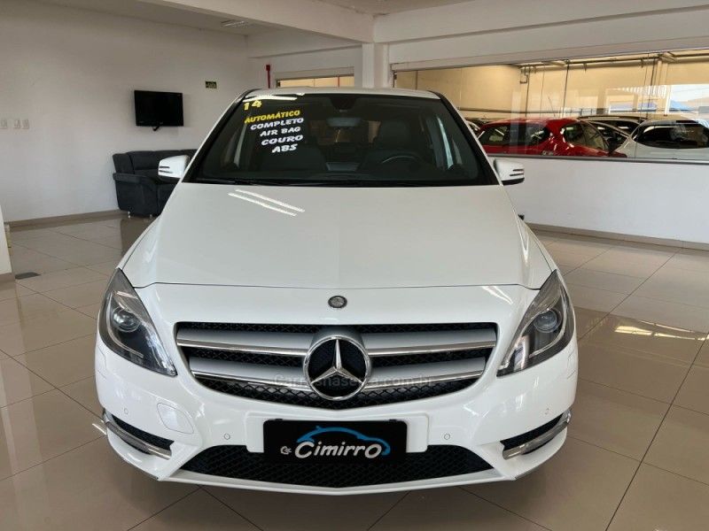 MERCEDES-BENZ B 200 1.6 TURBO 2014/2014 CIMIRRO AUTOMÓVEIS TAQUARA / Carros no Vale