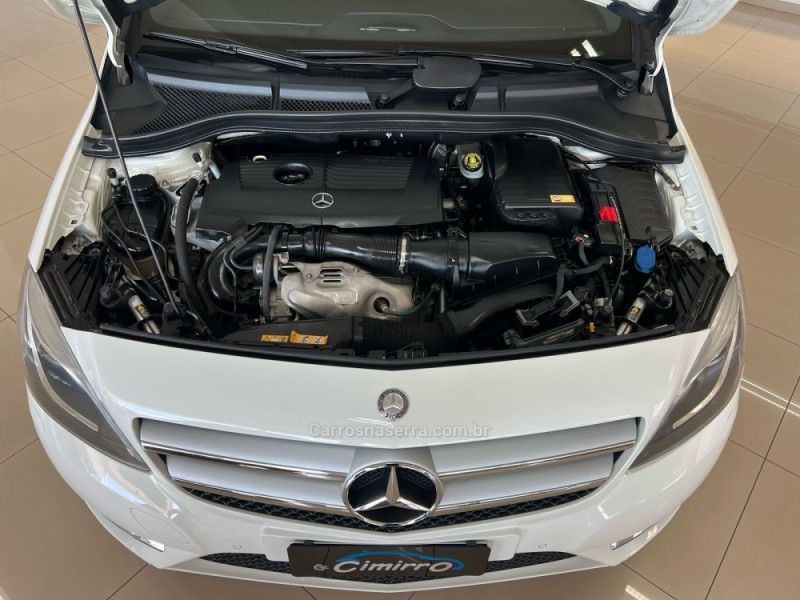 MERCEDES-BENZ B 200 1.6 TURBO 2014/2014 CIMIRRO AUTOMÓVEIS TAQUARA / Carros no Vale