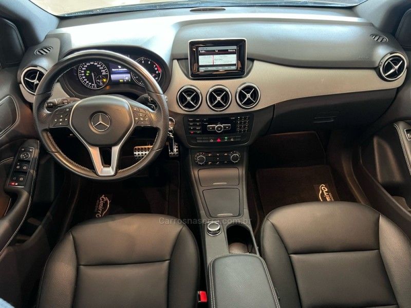 MERCEDES-BENZ B 200 1.6 TURBO 2014/2014 CIMIRRO AUTOMÓVEIS TAQUARA / Carros no Vale