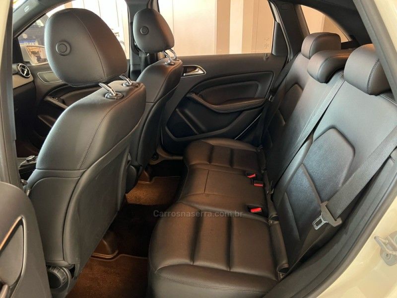 MERCEDES-BENZ B 200 1.6 TURBO 2014/2014 CIMIRRO AUTOMÓVEIS TAQUARA / Carros no Vale