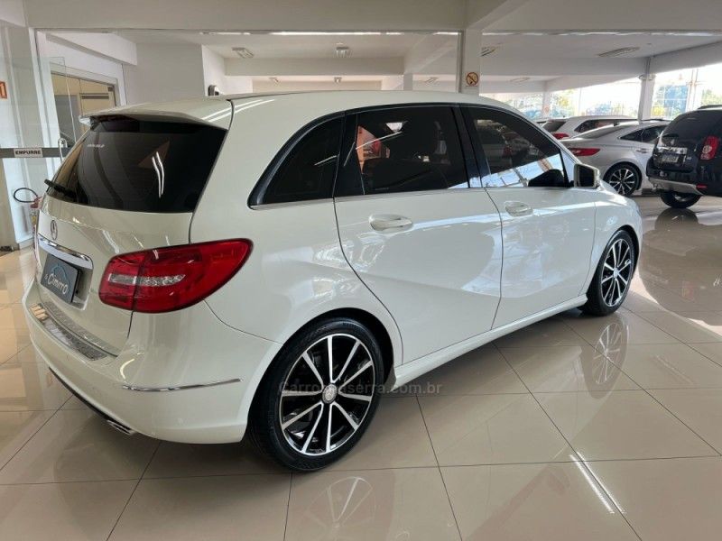 MERCEDES-BENZ B 200 1.6 TURBO 2014/2014 CIMIRRO AUTOMÓVEIS TAQUARA / Carros no Vale