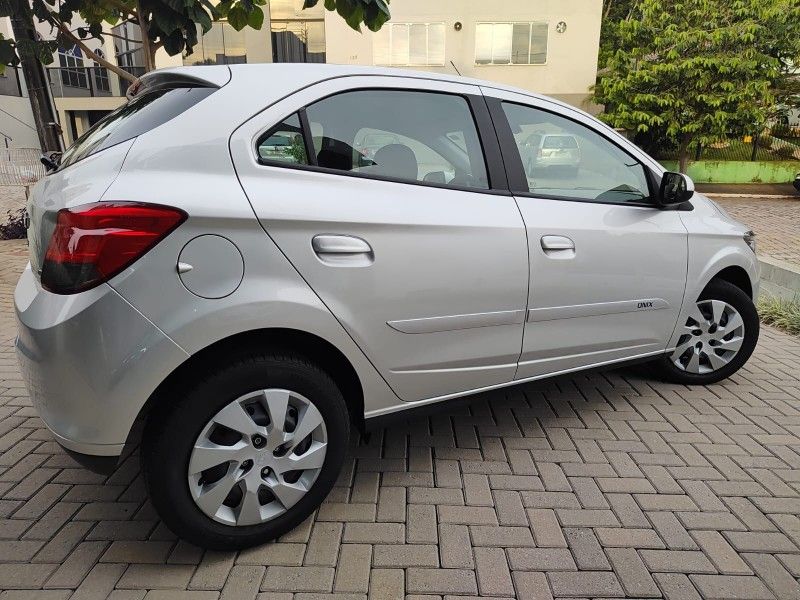 CHEVROLET ONIX 1.4 MPFI LT 8V 2015/2015 AWD MULTIMARCAS LAJEADO / Carros no Vale