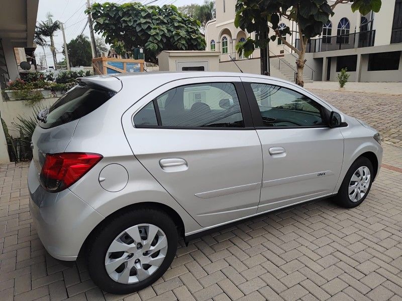 CHEVROLET ONIX 1.4 MPFI LT 8V 2015/2015 AWD MULTIMARCAS LAJEADO / Carros no Vale