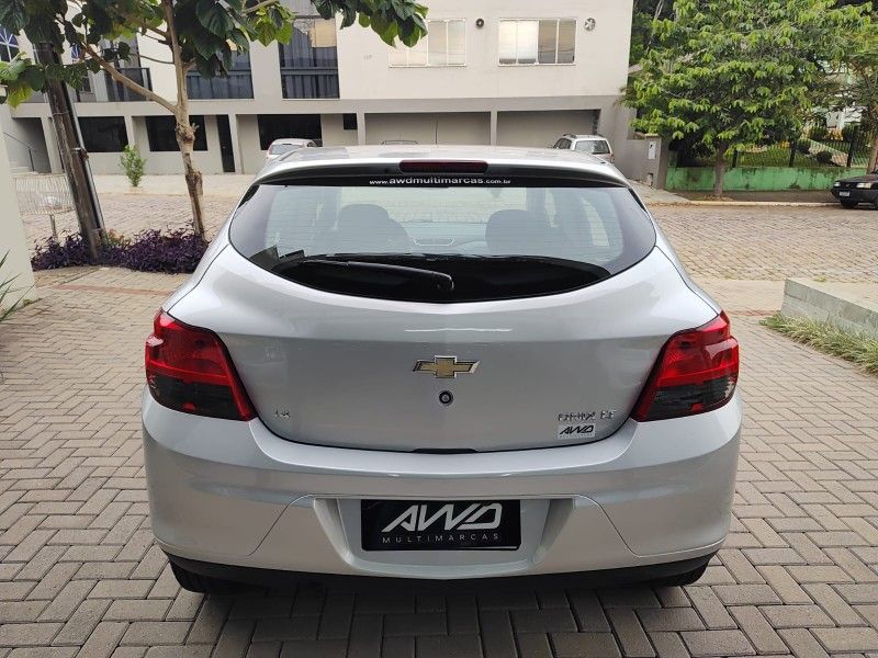 CHEVROLET ONIX 1.4 MPFI LT 8V 2015/2015 AWD MULTIMARCAS LAJEADO / Carros no Vale