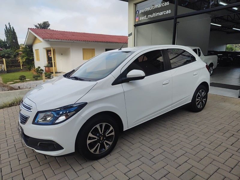 CHEVROLET ONIX 1.4 MPFI LTZ 8V 2014/2014 AWD MULTIMARCAS LAJEADO / Carros no Vale