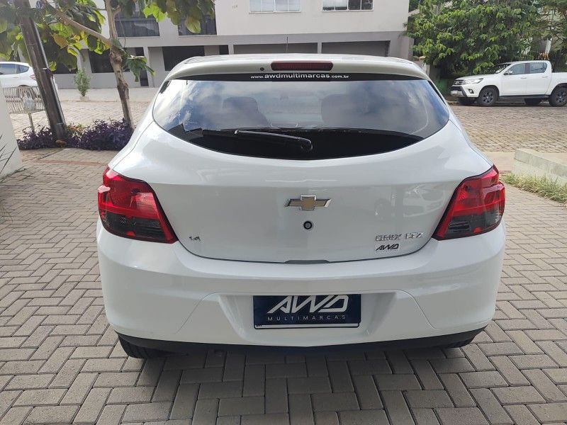 CHEVROLET ONIX 1.4 MPFI LTZ 8V 2014/2014 AWD MULTIMARCAS LAJEADO / Carros no Vale