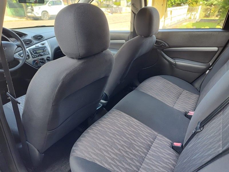 FORD FOCUS 1.6 GLX SEDAN 8V 2007/2007 AWD MULTIMARCAS LAJEADO / Carros no Vale