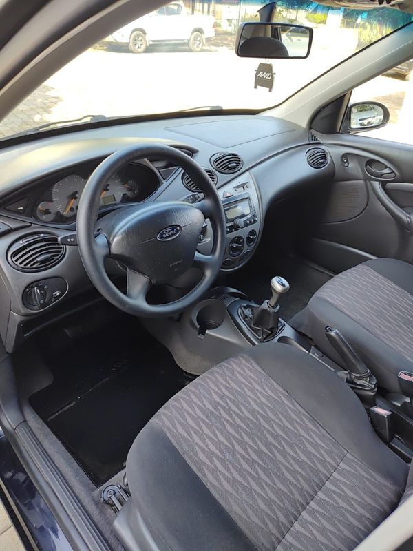 FORD FOCUS 1.6 GLX SEDAN 8V 2007/2007 AWD MULTIMARCAS LAJEADO / Carros no Vale