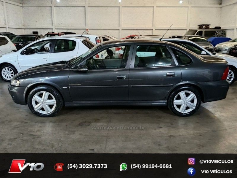 CHEVROLET VECTRA 2.0 MPFI EXPRESSION 8V 2005/2005 V10 VEÍCULOS CAXIAS DO SUL / Carros no Vale