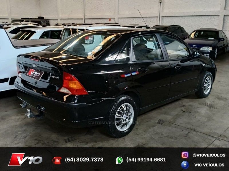 FORD FOCUS 2.0 GLX 16V 2006/2007 V10 VEÍCULOS CAXIAS DO SUL / Carros no Vale