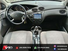 FORD FOCUS 2.0 GLX 16V 2006/2007 V10 VEÍCULOS CAXIAS DO SUL / Carros no Vale