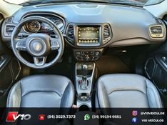 JEEP COMPASS 2.0 16V LONGITUDE 2017/2017 V10 VEÍCULOS CAXIAS DO SUL / Carros no Vale