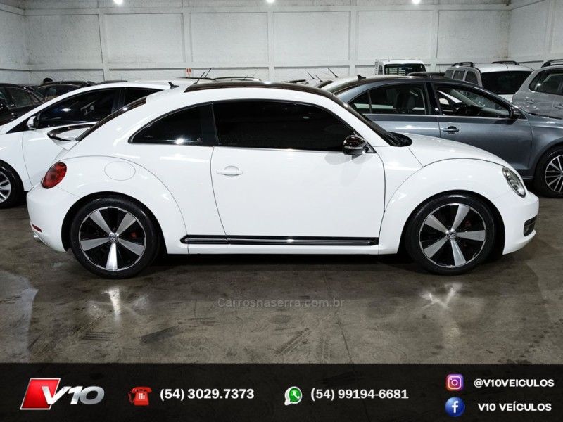 VOLKSWAGEN FUSCA 2.0 TSI 16V 2013/2014 V10 VEÍCULOS CAXIAS DO SUL / Carros no Vale