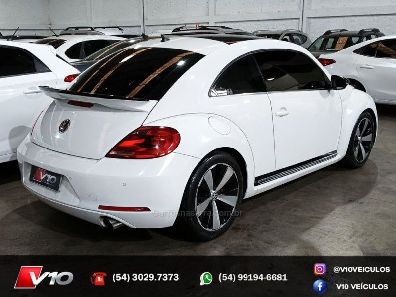VOLKSWAGEN FUSCA 2.0 TSI 16V 2013/2014 V10 VEÍCULOS CAXIAS DO SUL / Carros no Vale