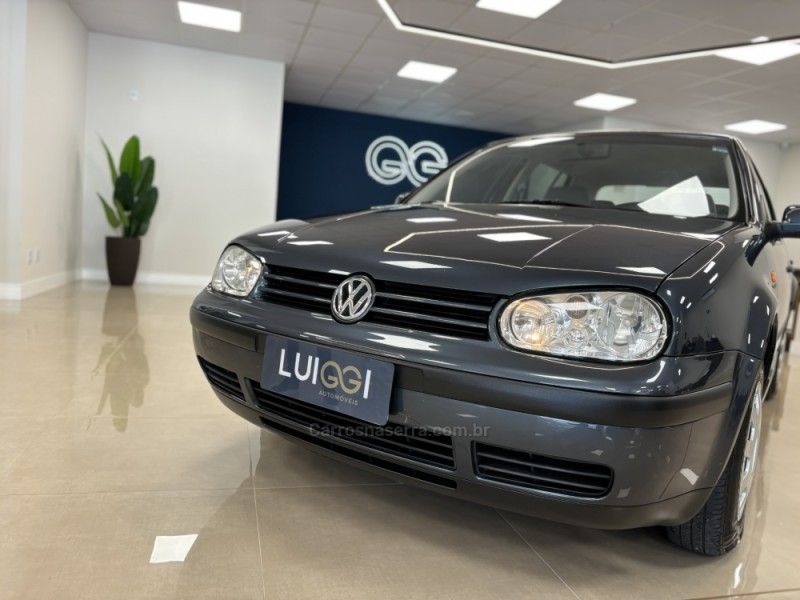 VOLKSWAGEN GOLF 1.6 SR 1999/2000 LUIGGI AUTOMÓVEIS CARLOS BARBOSA / Carros no Vale