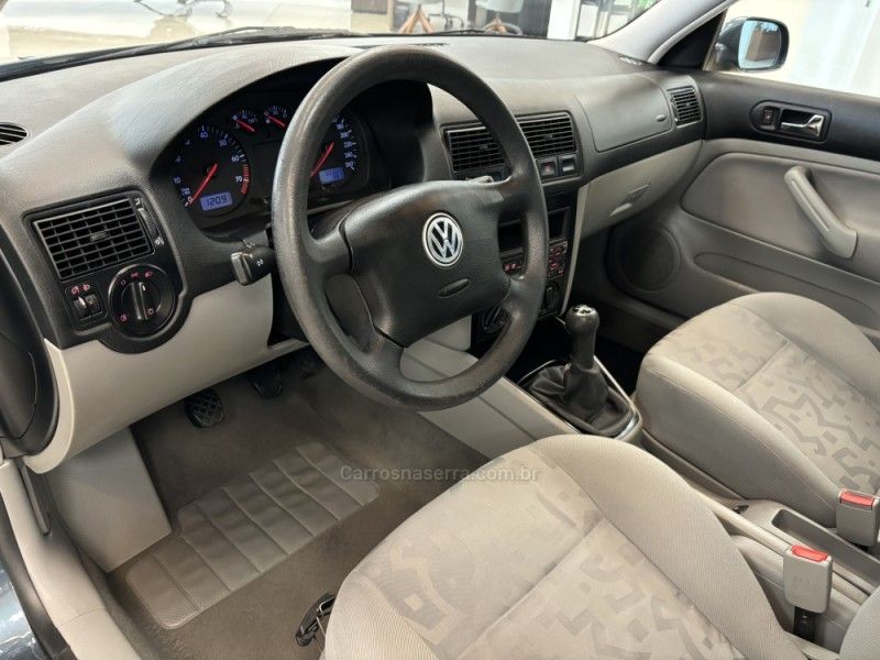 VOLKSWAGEN GOLF 1.6 SR 1999/2000 LUIGGI AUTOMÓVEIS CARLOS BARBOSA / Carros no Vale