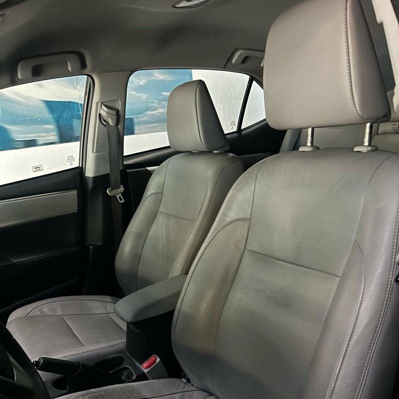 Toyota COROLLA GLi 1.8 2017/2017 SÉRGIO VEÍCULOS TEUTÔNIA / Carros no Vale