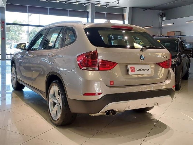 BMW X1 2.0 16V TURBO GASOLINA SDRIVE20I 4P AUTOMÁTICO 2013/2014 BETIOLO NOVOS E SEMINOVOS LAJEADO / Carros no Vale