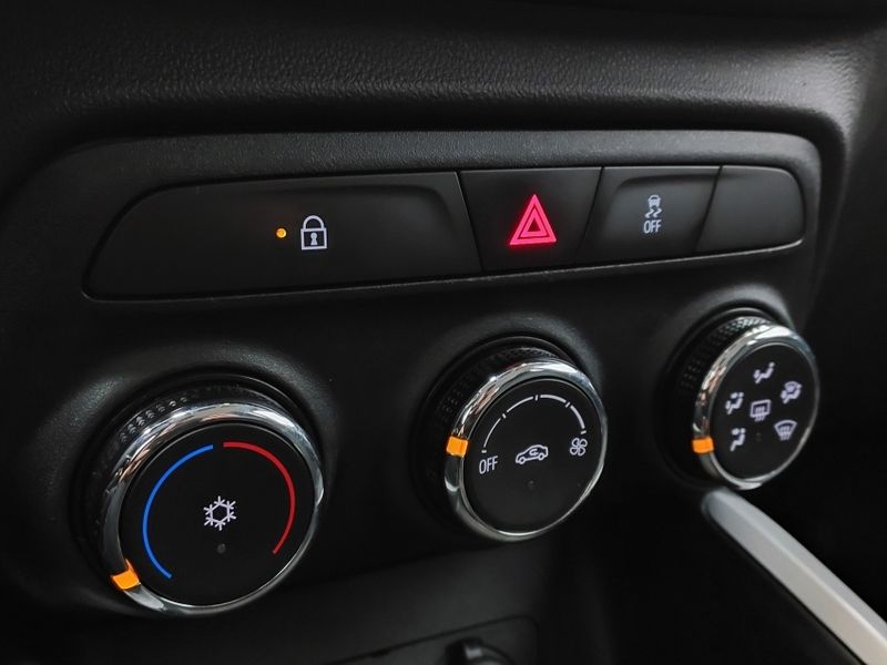 Chevrolet ONIX 1.0 FLEX PLUS LT MANUAL 2020/2021 BETIOLO NOVOS E SEMINOVOS LAJEADO / Carros no Vale