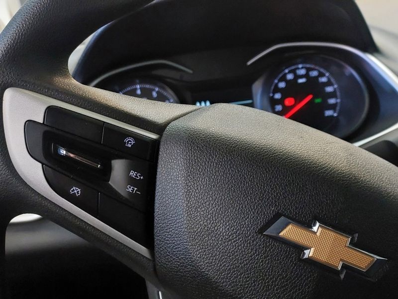 Chevrolet ONIX 1.0 FLEX PLUS LT MANUAL 2022/2023 BETIOLO NOVOS E SEMINOVOS LAJEADO / Carros no Vale
