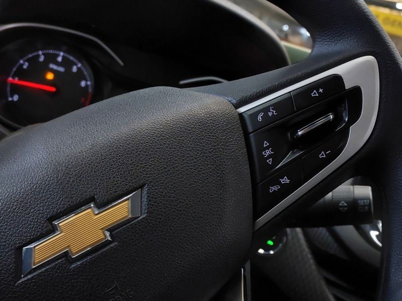 Chevrolet ONIX 1.0 FLEX PLUS LT MANUAL 2020/2021 BETIOLO NOVOS E SEMINOVOS LAJEADO / Carros no Vale