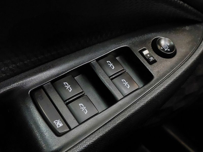 Chevrolet ONIX 1.0 FLEX PLUS LT MANUAL 2020/2021 BETIOLO NOVOS E SEMINOVOS LAJEADO / Carros no Vale