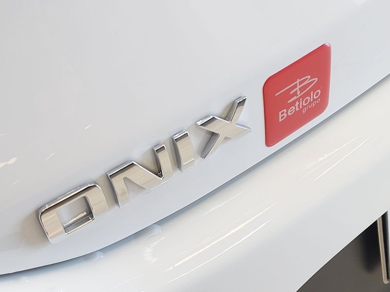 Chevrolet ONIX 1.0 FLEX PLUS LT MANUAL 2022/2023 BETIOLO NOVOS E SEMINOVOS LAJEADO / Carros no Vale