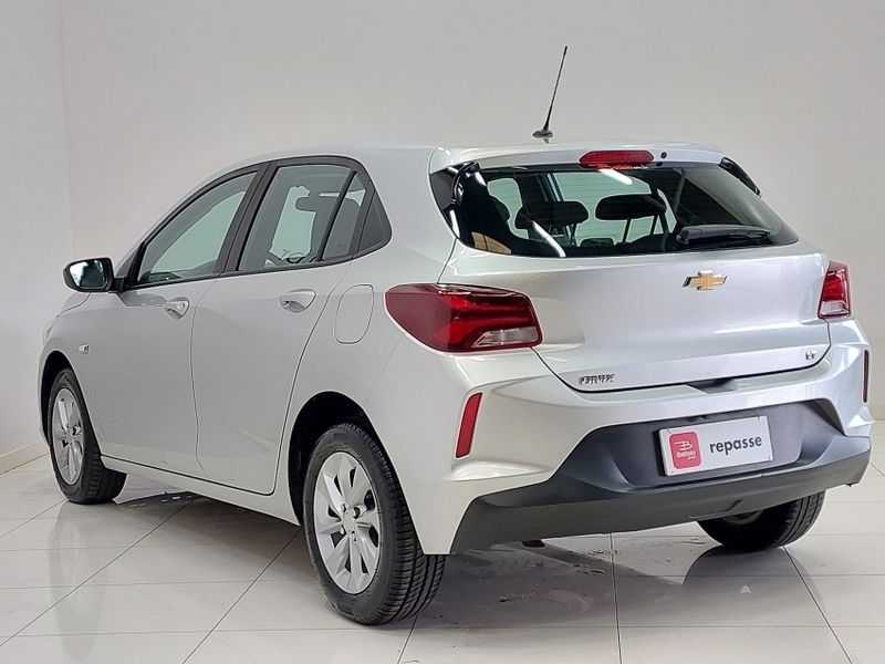 Chevrolet ONIX 1.0 FLEX PLUS LT MANUAL 2020/2021 BETIOLO NOVOS E SEMINOVOS LAJEADO / Carros no Vale