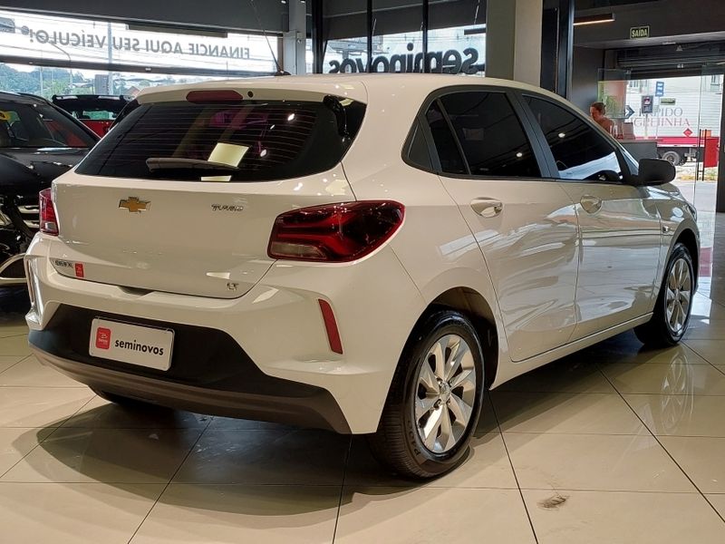 Chevrolet ONIX 1.0 TURBO FLEX AUTOMÁTICO 2021/2022 BETIOLO NOVOS E SEMINOVOS LAJEADO / Carros no Vale