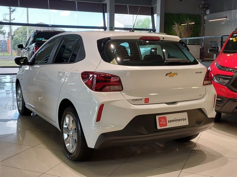 Chevrolet ONIX 1.0 TURBO FLEX LT AUTOMÁTICO 2021/2022 BETIOLO NOVOS E SEMINOVOS LAJEADO / Carros no Vale