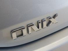 Chevrolet ONIX 1.0 TURBO FLEX LT MANUAL 2019/2020 BETIOLO NOVOS E SEMINOVOS LAJEADO / Carros no Vale