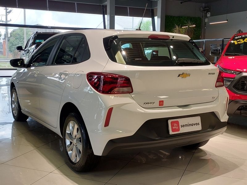 Chevrolet ONIX 1.0 TURBO FLEX LT MANUAL 2022/2023 BETIOLO NOVOS E SEMINOVOS LAJEADO / Carros no Vale