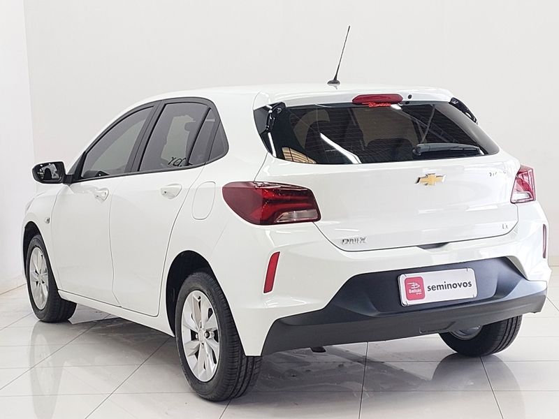 Chevrolet ONIX 1.0 TURBO FLEX LT MANUAL 2021/2022 BETIOLO NOVOS E SEMINOVOS LAJEADO / Carros no Vale