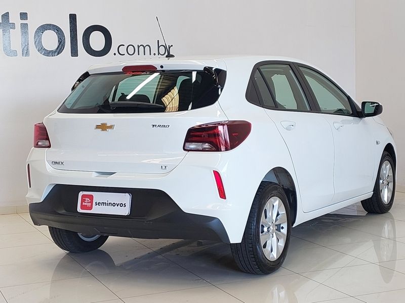 Chevrolet ONIX 1.0 TURBO FLEX LT MANUAL 2022/2023 BETIOLO NOVOS E SEMINOVOS LAJEADO / Carros no Vale