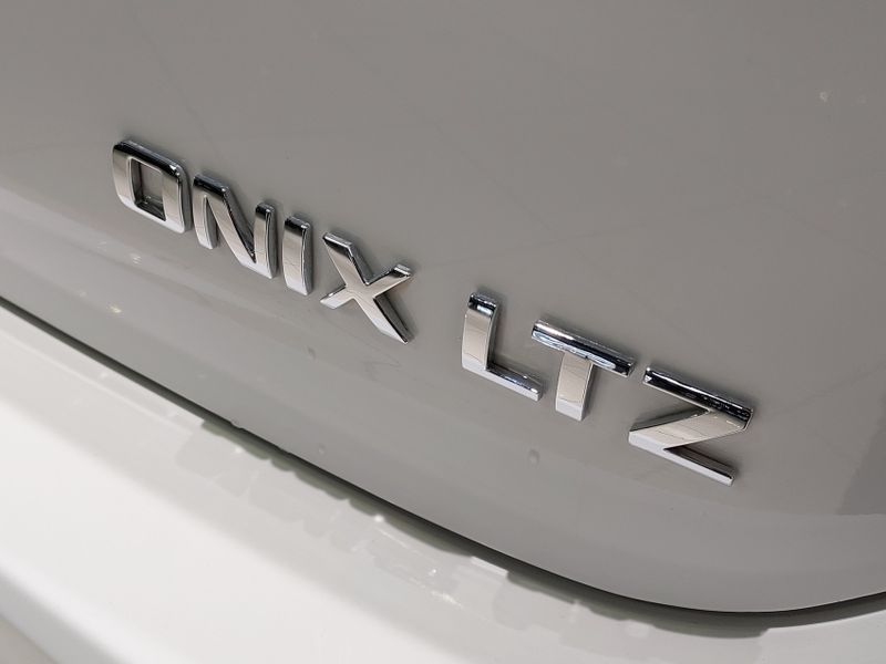 Chevrolet ONIX 1.4 MPFI LTZ 8V FLEX 4P MANUAL 2015/2015 BETIOLO NOVOS E SEMINOVOS LAJEADO / Carros no Vale