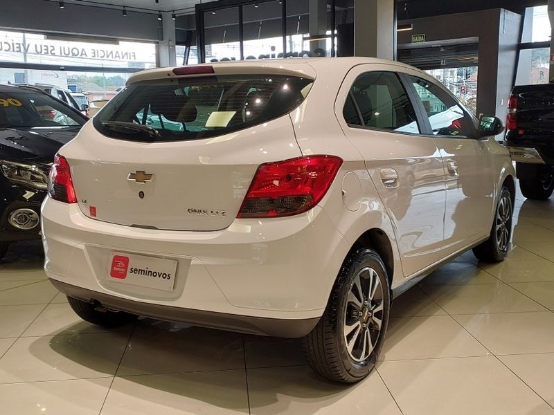 Chevrolet ONIX 1.4 MPFI LTZ 8V FLEX 4P MANUAL 2015/2015 BETIOLO NOVOS E SEMINOVOS LAJEADO / Carros no Vale
