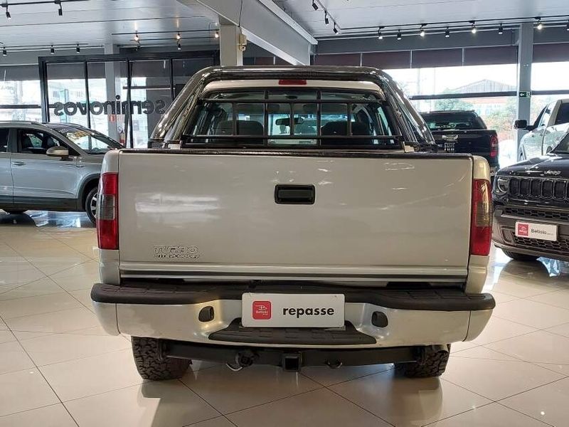 Chevrolet S10 2.8 4X4 CD 12V TURBO INTERCOOLER DIESEL 4P MANUAL 2001/2001 BETIOLO NOVOS E SEMINOVOS LAJEADO / Carros no Vale