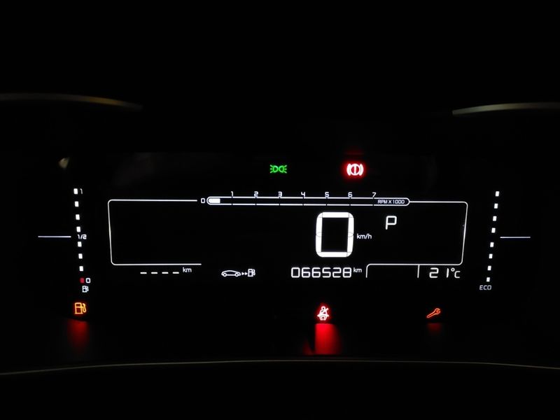 Citroen C4 LOUNGE 1.6 THP FLEX FEEL BVA 2018/2019 BETIOLO NOVOS E SEMINOVOS LAJEADO / Carros no Vale