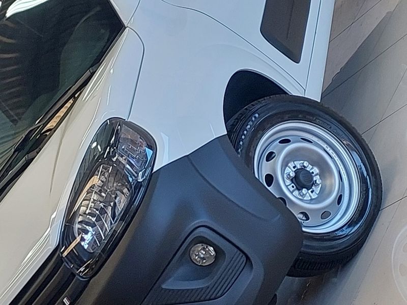 Fiat FIORINO 1.4 MPI FURGÃO ENDURANCE 8V FLEX 2P MANUAL 2022/2022 BETIOLO NOVOS E SEMINOVOS LAJEADO / Carros no Vale