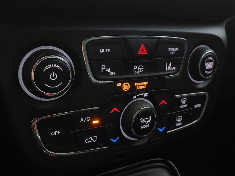 JEEP COMPASS 2.0 16V FLEX LIMITED AUTOMÁTICO 2020/2020 BETIOLO NOVOS E SEMINOVOS LAJEADO / Carros no Vale