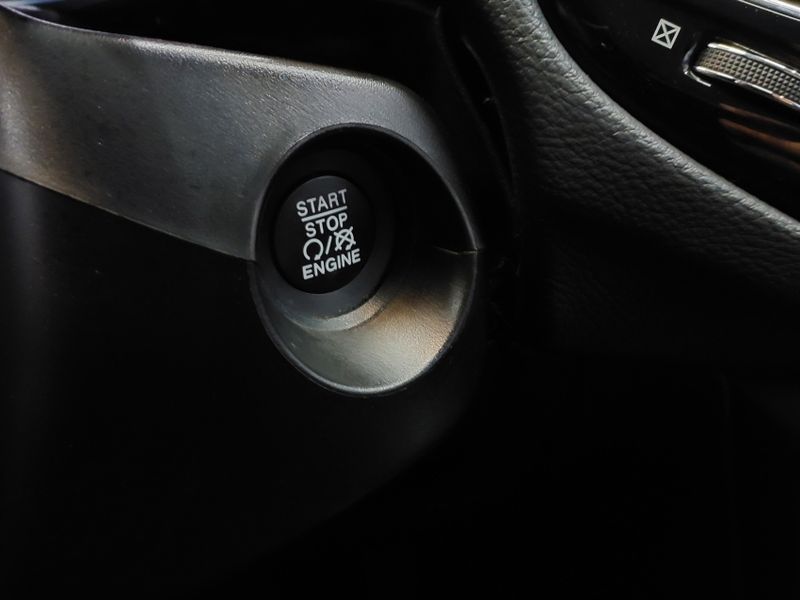JEEP COMPASS 2.0 16V FLEX LIMITED AUTOMÁTICO 2020/2020 BETIOLO NOVOS E SEMINOVOS LAJEADO / Carros no Vale