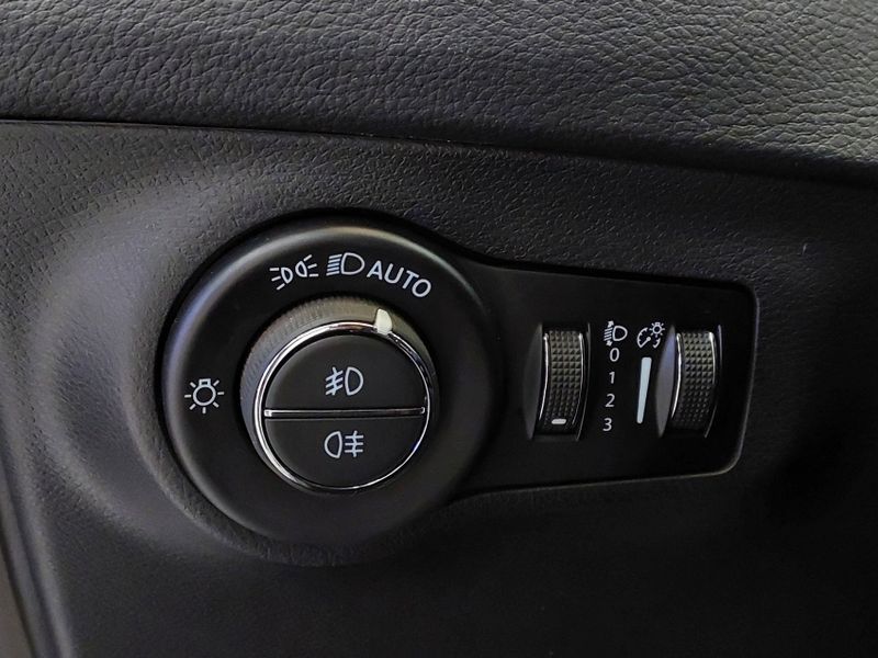 JEEP COMPASS 2.0 16V FLEX LONGITUDE AUTOMÁTICO 2021/2021 BETIOLO NOVOS E SEMINOVOS LAJEADO / Carros no Vale
