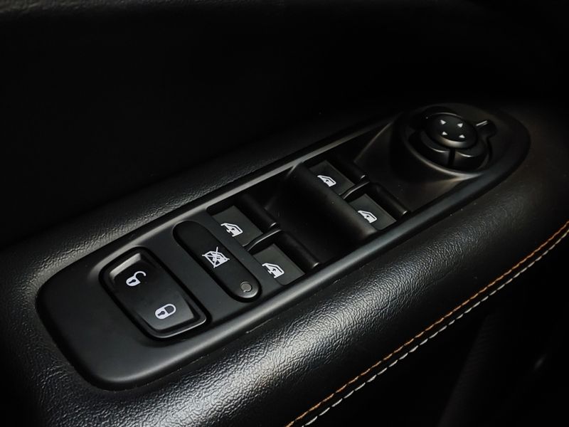 JEEP COMPASS 2.0 16V FLEX LONGITUDE AUTOMÁTICO 2017/2018 BETIOLO NOVOS E SEMINOVOS LAJEADO / Carros no Vale
