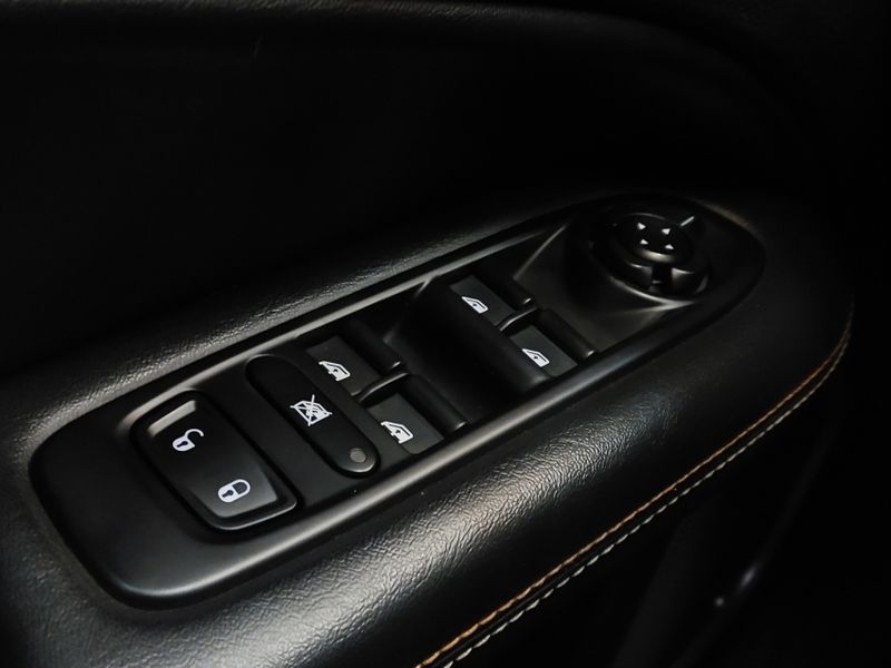 JEEP COMPASS 2.0 16V FLEX LONGITUDE AUTOMÁTICO 2017/2018 BETIOLO NOVOS E SEMINOVOS LAJEADO / Carros no Vale