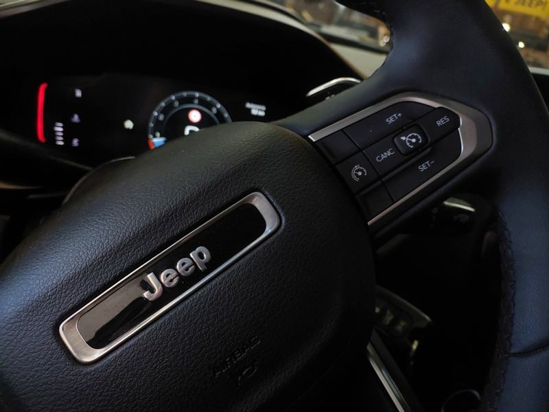JEEP RENEGADE 1.3 T270 TURBO FLEX LONGITUDE AT6 2023/2024 BETIOLO NOVOS E SEMINOVOS LAJEADO / Carros no Vale